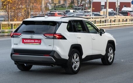 Toyota RAV4, 2021 год, 3 300 000 рублей, 3 фотография