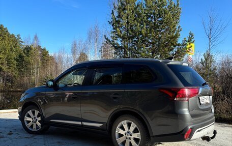 Mitsubishi Outlander III рестайлинг 3, 2018 год, 1 999 999 рублей, 5 фотография