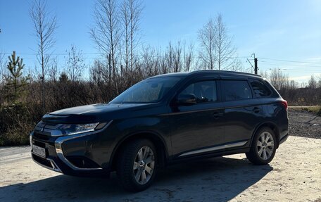 Mitsubishi Outlander III рестайлинг 3, 2018 год, 1 999 999 рублей, 6 фотография