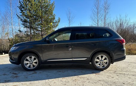 Mitsubishi Outlander III рестайлинг 3, 2018 год, 1 999 999 рублей, 7 фотография