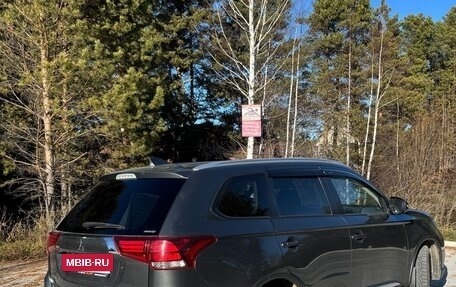 Mitsubishi Outlander III рестайлинг 3, 2018 год, 1 999 999 рублей, 3 фотография