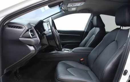 Toyota Camry, 2021 год, 3 250 000 рублей, 10 фотография
