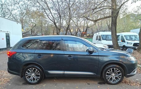 Mitsubishi Outlander III рестайлинг 3, 2018 год, 1 982 000 рублей, 5 фотография