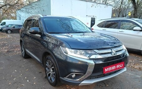 Mitsubishi Outlander III рестайлинг 3, 2018 год, 1 982 000 рублей, 4 фотография
