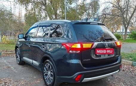 Mitsubishi Outlander III рестайлинг 3, 2018 год, 1 982 000 рублей, 8 фотография