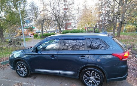 Mitsubishi Outlander III рестайлинг 3, 2018 год, 1 982 000 рублей, 10 фотография