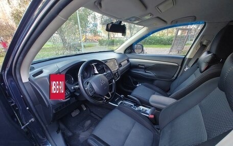 Mitsubishi Outlander III рестайлинг 3, 2018 год, 1 982 000 рублей, 11 фотография