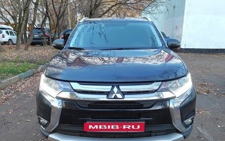 Mitsubishi Outlander III рестайлинг 3, 2018 год, 1 982 000 рублей, 2 фотография