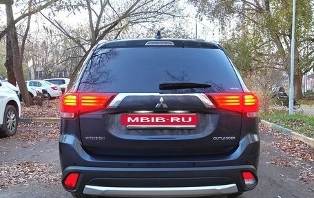 Mitsubishi Outlander III рестайлинг 3, 2018 год, 1 982 000 рублей, 7 фотография