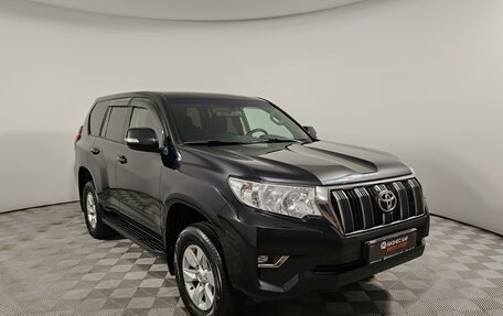 Toyota Land Cruiser Prado 150 рестайлинг, 2018 год, 3 999 000 рублей, 3 фотография