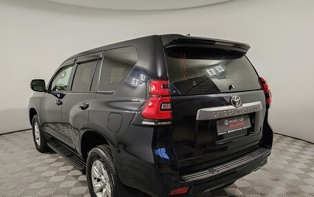 Toyota Land Cruiser Prado 150 рестайлинг, 2018 год, 3 999 000 рублей, 7 фотография