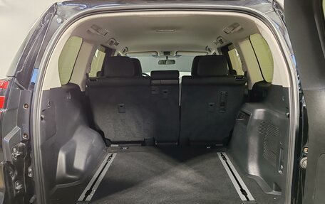 Toyota Land Cruiser Prado 150 рестайлинг, 2018 год, 3 999 000 рублей, 9 фотография