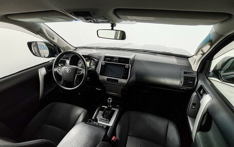 Toyota Land Cruiser Prado 150 рестайлинг, 2018 год, 3 999 000 рублей, 11 фотография
