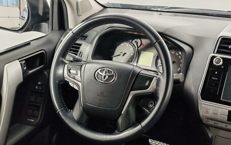 Toyota Land Cruiser Prado 150 рестайлинг, 2018 год, 3 999 000 рублей, 15 фотография