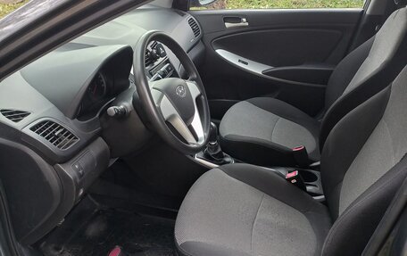Hyundai Solaris II рестайлинг, 2012 год, 640 000 рублей, 5 фотография