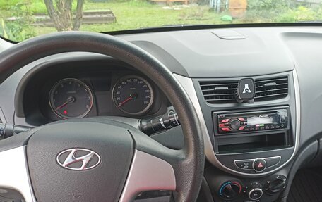 Hyundai Solaris II рестайлинг, 2012 год, 640 000 рублей, 7 фотография