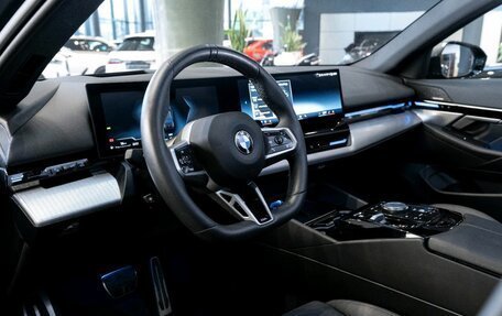 BMW 5 серия, 2024 год, 6 990 000 рублей, 17 фотография