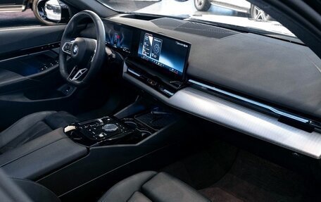 BMW 5 серия, 2024 год, 6 990 000 рублей, 26 фотография