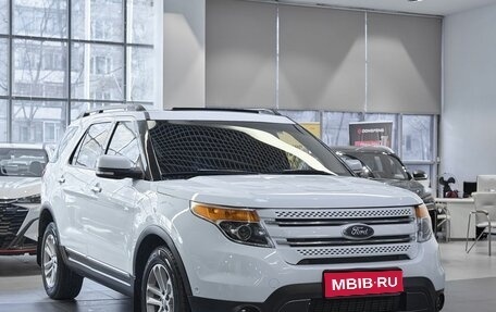 Ford Explorer V рестайлинг, 2015 год, 1 999 000 рублей, 1 фотография