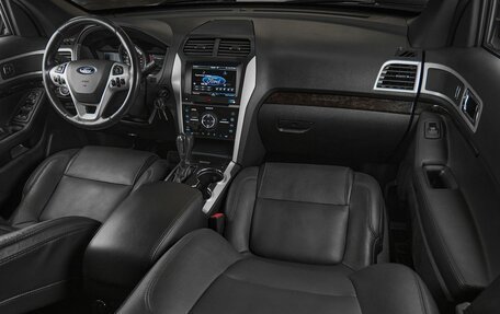 Ford Explorer V рестайлинг, 2015 год, 1 999 000 рублей, 10 фотография