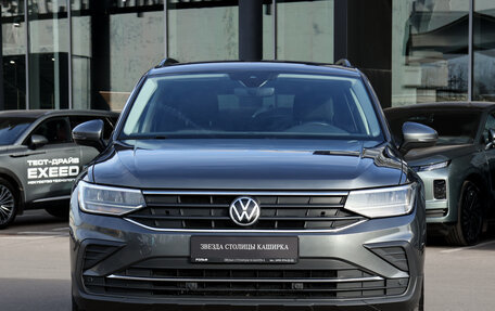 Volkswagen Tiguan II, 2021 год, 2 528 000 рублей, 2 фотография