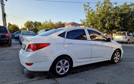 Hyundai Solaris II рестайлинг, 2011 год, 650 000 рублей, 5 фотография