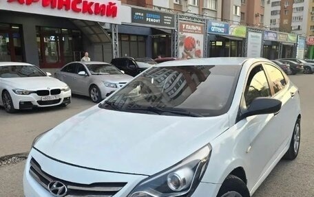 Hyundai Solaris II рестайлинг, 2015 год, 450 000 рублей, 1 фотография