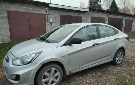 Hyundai Solaris II рестайлинг, 2011 год, 770 000 рублей, 4 фотография