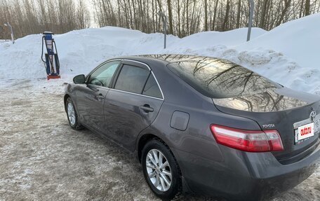 Toyota Camry, 2010 год, 900 000 рублей, 3 фотография