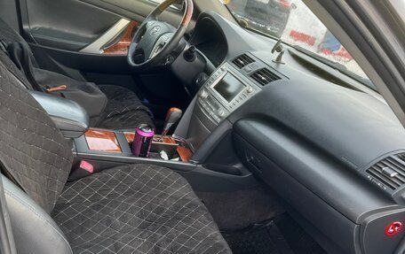 Toyota Camry, 2010 год, 900 000 рублей, 10 фотография