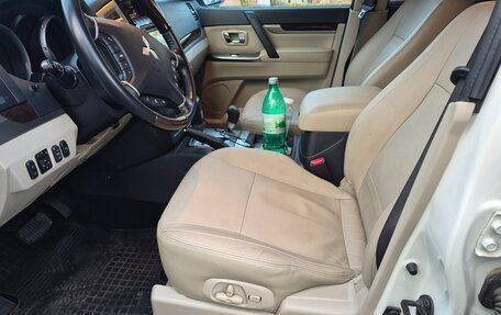 Mitsubishi Pajero IV рестайлинг 2, 2019 год, 3 850 000 рублей, 6 фотография