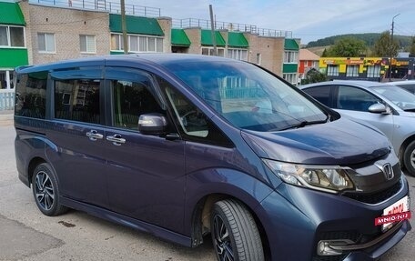 Honda Stepwgn IV рестайлинг, 2017 год, 1 789 000 рублей, 2 фотография