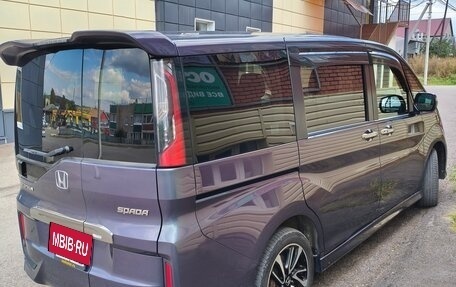 Honda Stepwgn IV рестайлинг, 2017 год, 1 789 000 рублей, 4 фотография