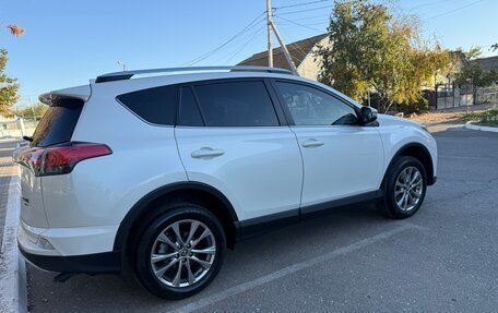 Toyota RAV4, 2017 год, 2 000 000 рублей, 4 фотография
