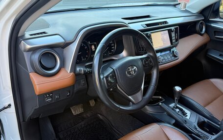 Toyota RAV4, 2017 год, 2 000 000 рублей, 6 фотография