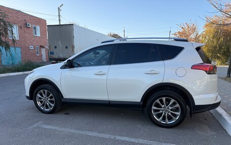 Toyota RAV4, 2017 год, 2 000 000 рублей, 2 фотография
