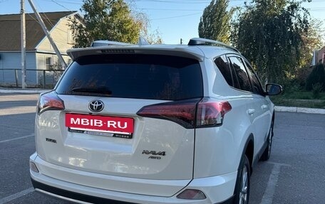 Toyota RAV4, 2017 год, 2 000 000 рублей, 3 фотография