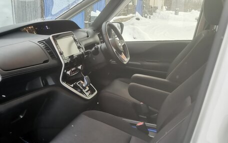 Nissan Serena IV, 2018 год, 1 799 000 рублей, 9 фотография