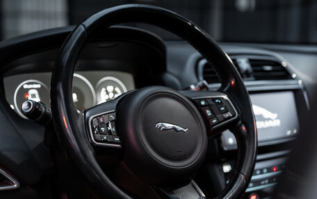 Jaguar F-Pace, 2016 год, 2 500 000 рублей, 24 фотография