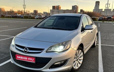 Opel Astra J, 2012 год, 700 000 рублей, 1 фотография