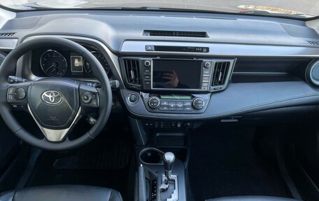 Toyota RAV4, 2017 год, 2 447 000 рублей, 12 фотография
