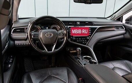 Toyota Camry, 2019 год, 2 970 000 рублей, 6 фотография