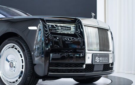 Rolls-Royce Phantom VIII, 2023 год, 48 000 000 рублей, 3 фотография