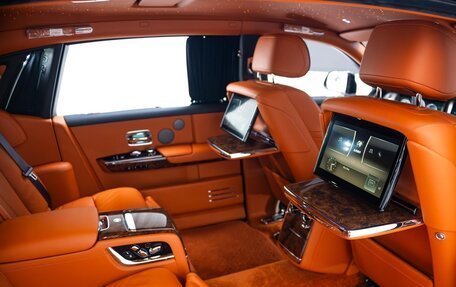 Rolls-Royce Phantom VIII, 2023 год, 48 000 000 рублей, 24 фотография