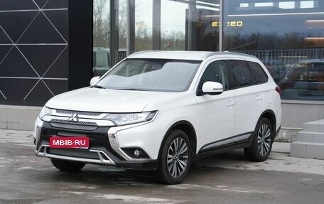 Mitsubishi Outlander III рестайлинг 3, 2021 год, 2 770 000 рублей, 1 фотография
