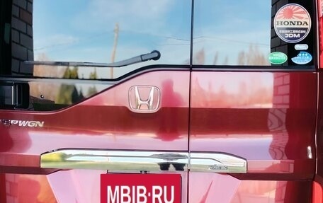 Honda Stepwgn IV рестайлинг, 2015 год, 2 050 000 рублей, 2 фотография