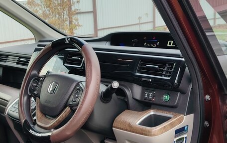 Honda Stepwgn IV рестайлинг, 2015 год, 2 050 000 рублей, 39 фотография