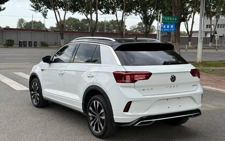 Volkswagen T-Roc I, 2023 год, 1 574 000 рублей, 2 фотография