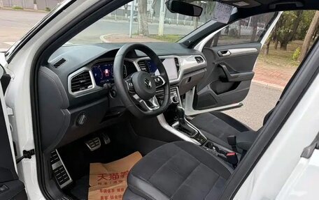 Volkswagen T-Roc I, 2023 год, 1 574 000 рублей, 8 фотография
