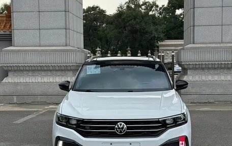 Volkswagen T-Roc I, 2023 год, 1 574 000 рублей, 6 фотография